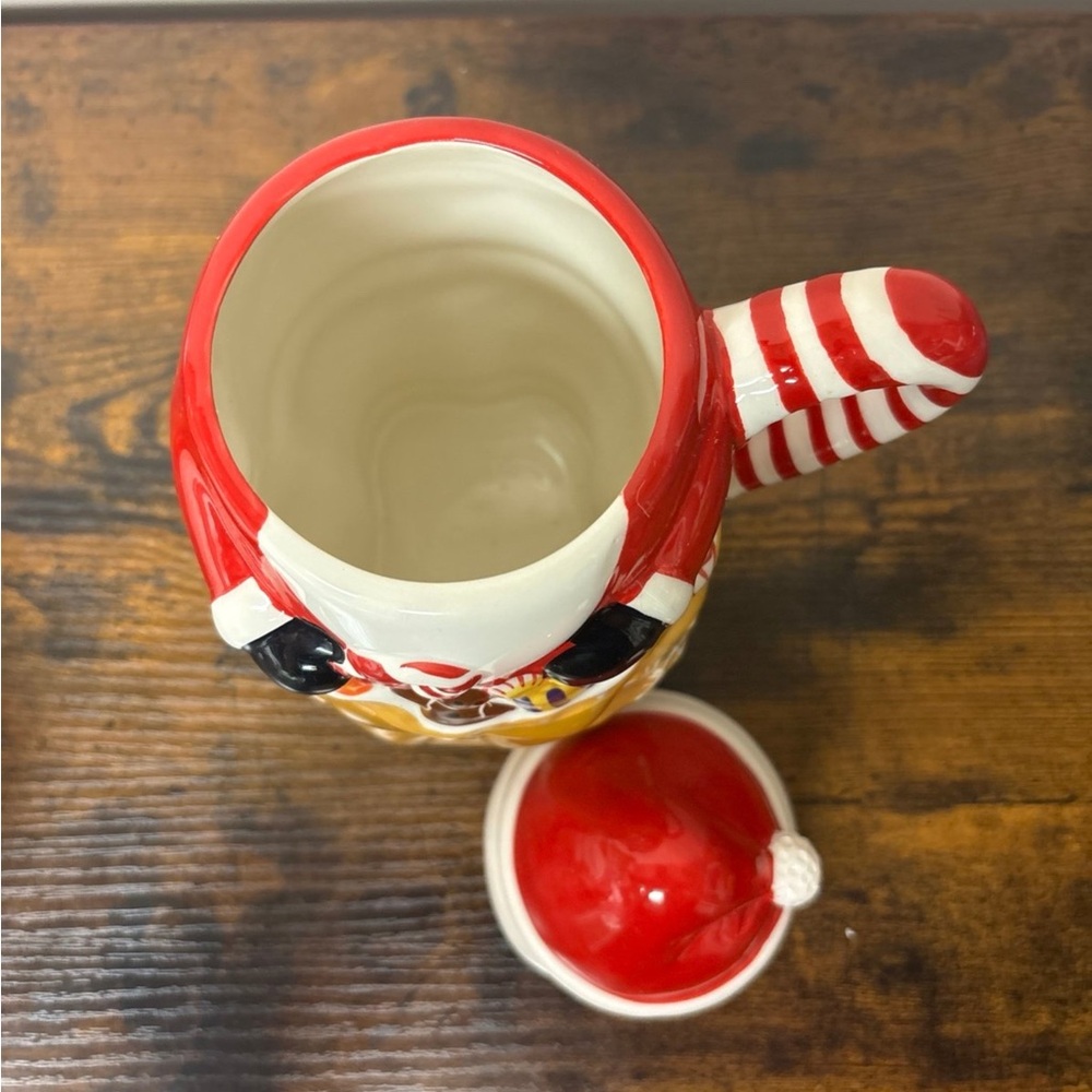 Santa Mug With Lid - Picture 5 of 7